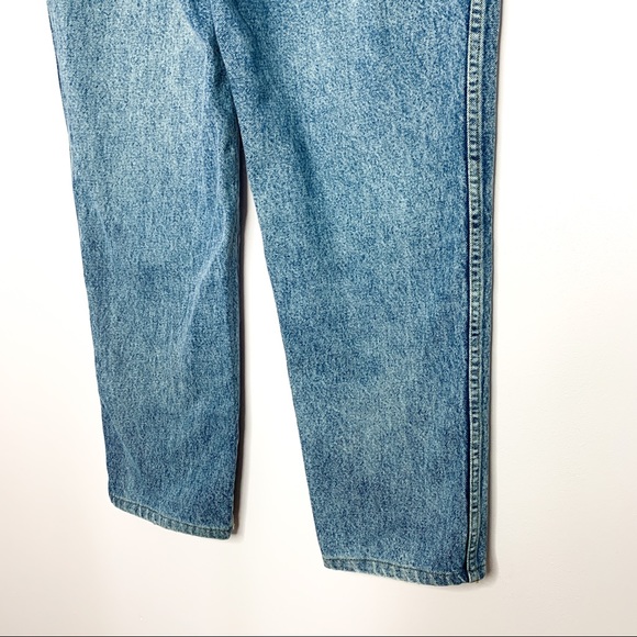 Vintage High waisted Medium Wash Mom Jeans - Picture 4 of 8